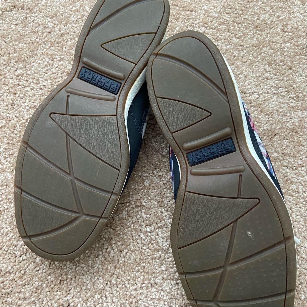 Sperry Docksiders. - Picture 4 of 5